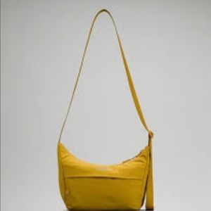 Lululemon On the Move crossbody bag Parachute